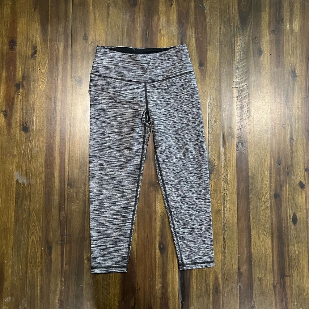 NWOT Victoria's Secret Athletic Capri Length Leggings - Size SM